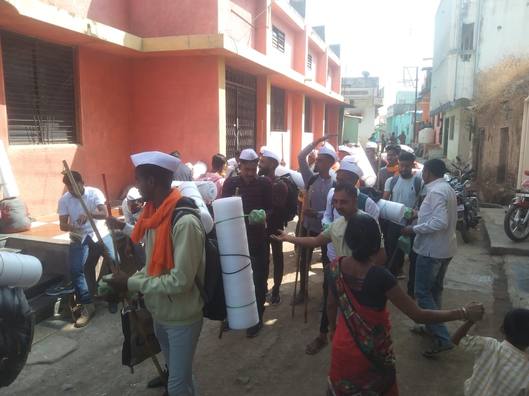 Read more about the article ढाणकी येथील शिवप्रतिष्ठान हिंदुस्थान चे तरुण धारातीर्थ गडकोट मोहिमेसाठी रवाना.