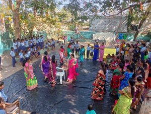 Read more about the article खैरी जिल्हा परिषद शाळेत महिला पालक आनंद मेळावा: महिला पालकांनी आनंद मेळाव्याचा मनसोक्त लुटला आनंद