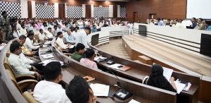 Read more about the article ‘त्या’ 169 कुटुंबाना मिळणार हक्काचा निवारा,घुग्घुस भूस्खलन बाधित कुटुंबियांना पालकमंत्र्यांचा दिलासा