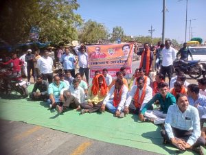 Read more about the article राळेगाव येथे शिवसेनेच्या (उद्धव बाळासाहेब ठाकरे) वतीने प्रमुख मागण्यासाठी चक्का जाम आंदोलन