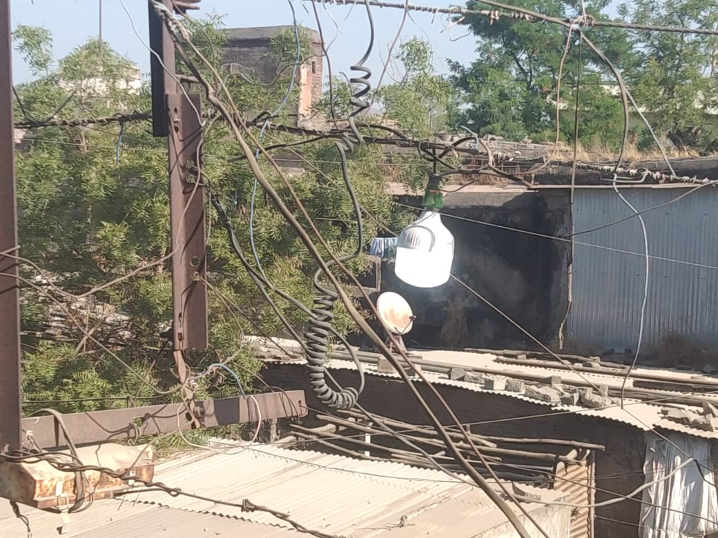 Read more about the article ढाणकी शहरातील पथदिवे बंद होण्याचे नाव घेत नाही बंद होण्याचे ठिकाण विदेशात आहे का?