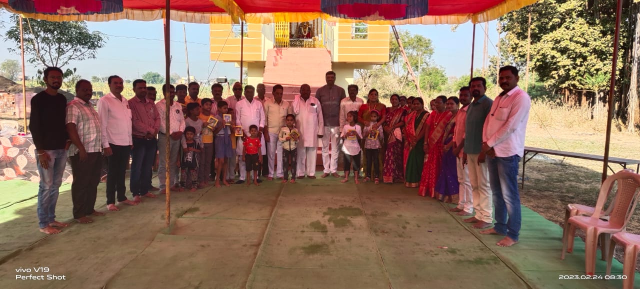 Read more about the article शालेय विद्यार्थ्यांना शैक्षणिक साहित्य वाटप करून माता सरस्वती मंदिर स्थापणा दिवस साजरा