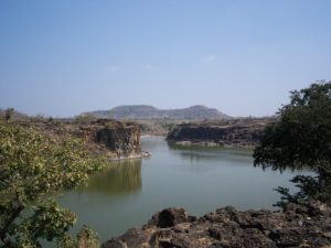 Read more about the article पैनगंगा प्रकल्प अंतर्गत येणाऱ्या जमिनीची खरेदी विक्रीचे व्यवहार थांबवण्याचे आदेश!