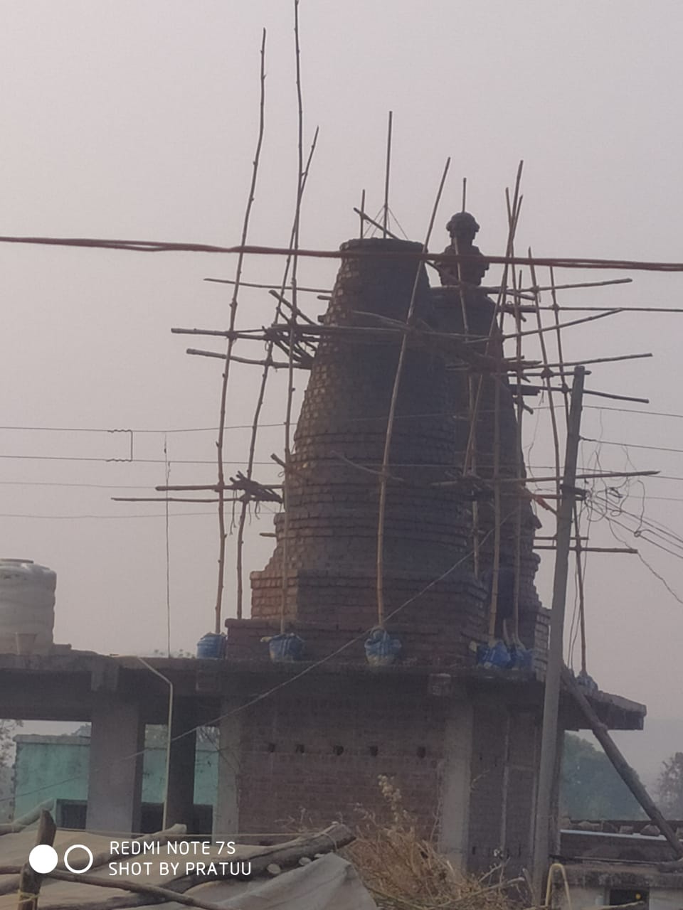 Read more about the article मंदिराचे रखडलेले काम पुन्हा सुरु,गावकऱ्यांनी एकत्र येत घेतला पुढाकार