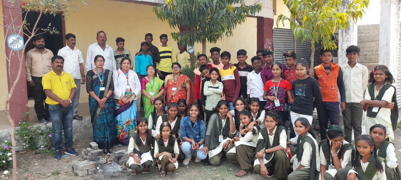 Read more about the article वृक्ष पूजनाने होळी साजरी करा – पर्यावरणाचे रक्षण करा- मुख्याध्यापिका मीनाक्षी येसेकर यांचे आवाहन.