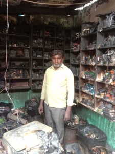 Read more about the article मध्यरात्रीच्या सुमारास सरसम येथील दुकानाला भीषण आग; 5 लाखाचे नुकसान सर्व सामान जळून खाक.