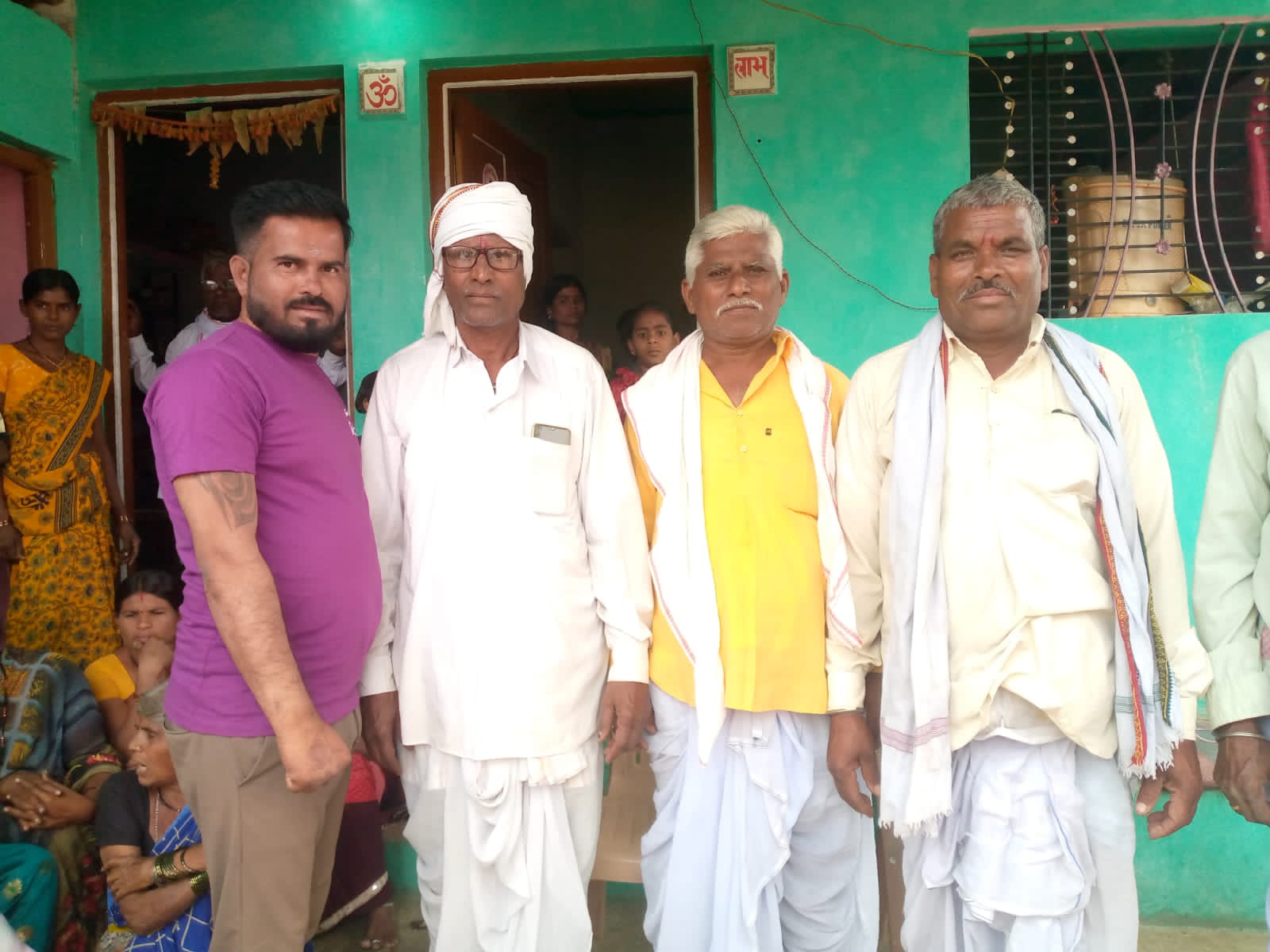 Read more about the article मेट गावातील नाईक प्रेमसिंग मंगल सिंग राठोड कारभारी मोहन कनि राम राठोड असामी थावरा भिकू चव्हाण होळी निमित्त गावामध्ये पोस मागणे ही प्रथा बंद करण्याचे नियोजन