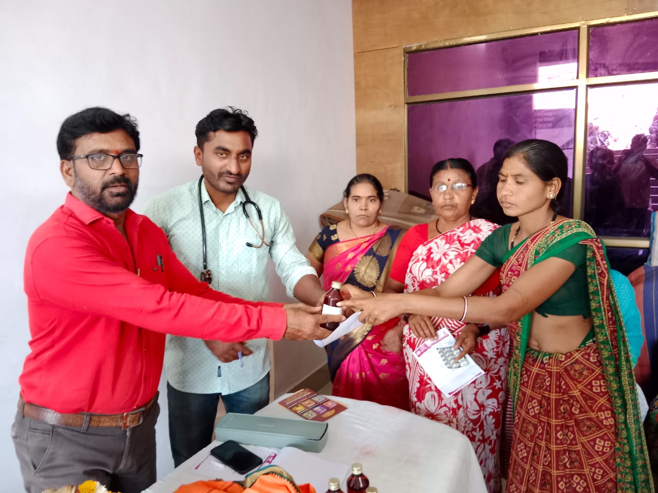 Read more about the article महाराष्ट्र नवनिर्माण सेनेचे राजगर्जना जनसंपर्क येथे महिला सेनेच्या वतीने जागतिक महिला दिनाचे औचित्य साधून आरोग्य तपासणी शिबीर व औषधी वितरण