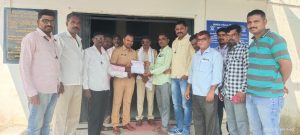 Read more about the article वर्तमानपत्रातून विरोधात बातमी प्रकाशित केल्यामुळे पत्रकारावर भ्याड हल्ला, पत्रकार संघाचे निवेदन, योग्य कारवाई करण्याची मागणी