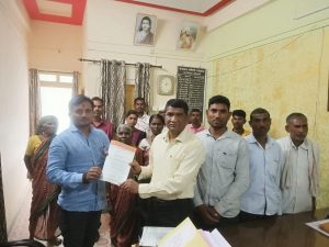 Read more about the article राळेगाव तालुक्यातील घरकुल धारकांच्या रखडलेल्या बांधकामासाठी शासनातर्फे रेती उपलब्ध करून द्या :- मनसे