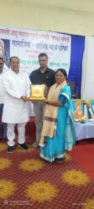 Read more about the article एस. एम जोशी सोशालिस्ट फाऊंडेशन पुणे यांचा माधुरी खडसे- डाखोरे यांना पुरस्कार