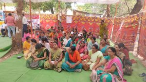 Read more about the article उमरखेड तहसील कार्यालय समोर एकच मिशन जुनी पेन्शन योजना लागू करावी म्हणून बेमुदत संप