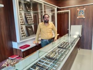 Read more about the article काही दिवसावर येऊन ठेपलेल्या गुढीपाडव्या निमित्य सजत आहे बाजारपेठ