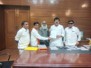 Read more about the article सेंट्रल बँक उमरखेड ऐवजी स्टेट बँक शाखा ढाणकी देण्यात यावी शेतकऱ्यांनी दिले पालकमंत्री संजयभाऊ राठोड यांना निवेदन