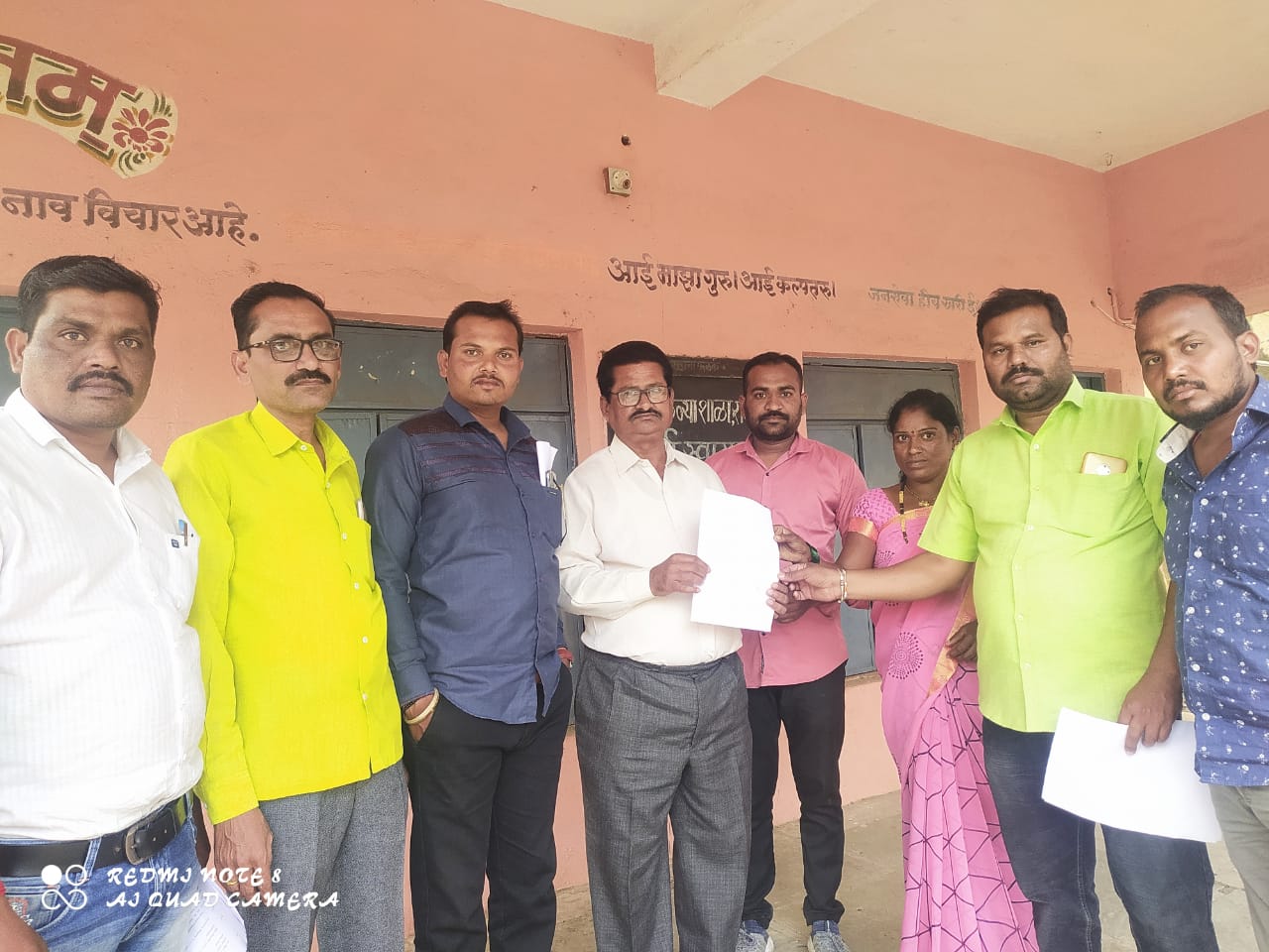 Read more about the article पिंपळगाव ग्रामपंचायत च्या वतीने गटविकास अधिकारी तसेच शिक्षण अधिकारी यांना निवेदन