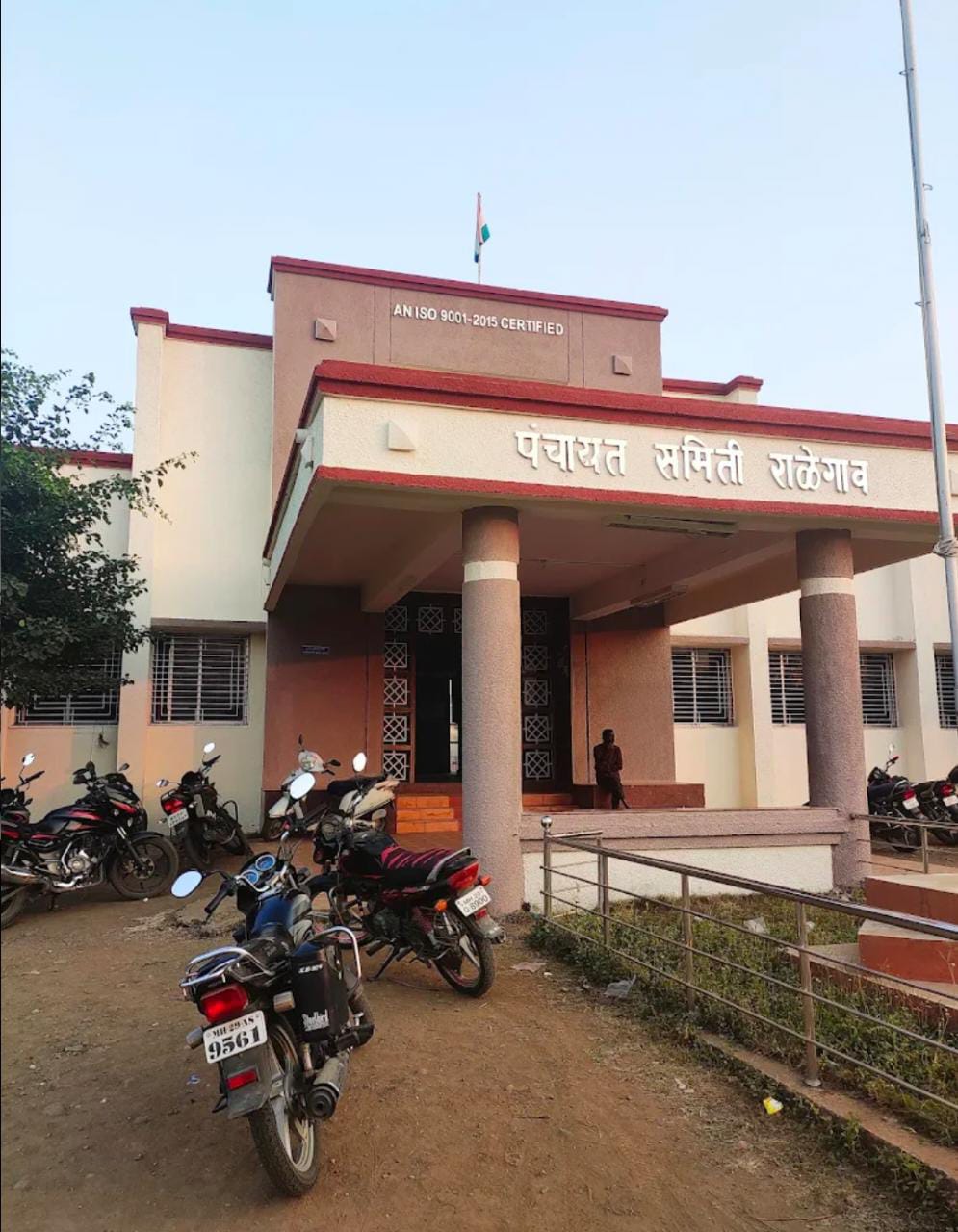 Read more about the article पंचायत समिती कार्यालय अंधारात कामे ठप्प ,महावितरणची कारवाई