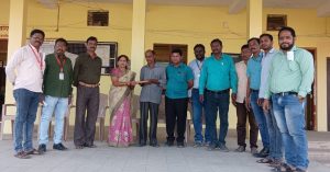 Read more about the article <em>न्यू इंग्लिश हायस्कूल कडून अपघात ग्रस्त खेळाडूस आर्थिक मदत</em>