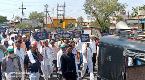 Read more about the article राहुल गांधी यांची खासदारकी रद्द झाली म्हणून     काँग्रेसचा केंद्र  सरकार विरोधात निषेध मोर्चा