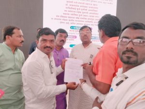 Read more about the article <em>वनहक्क संदर्भात वनमंञ्यांना निवेदन</em>