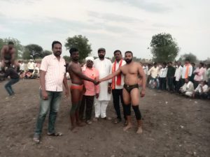 Read more about the article सरसम बु येथे जंगी कुस्त्यांचा डाव रंगला