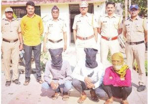 Read more about the article <em>दानपेटी फोडणाऱ्यां तिघांना ठोकल्या बेड्या</em>