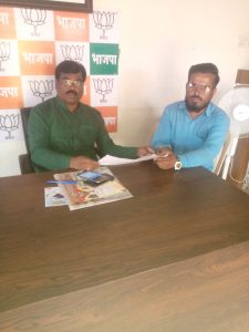 Read more about the article आरोग्य केंद्र ढाणकी मध्ये रेबीज आणि टी टी इंजेक्शन ची कमतरता, लोकहित महाराष्ट्र च्या पत्रकाराने मांडली जनतेची व्यथा, सत्य परिस्थिती दाखवत आमदार  साहेबांना निवेदन