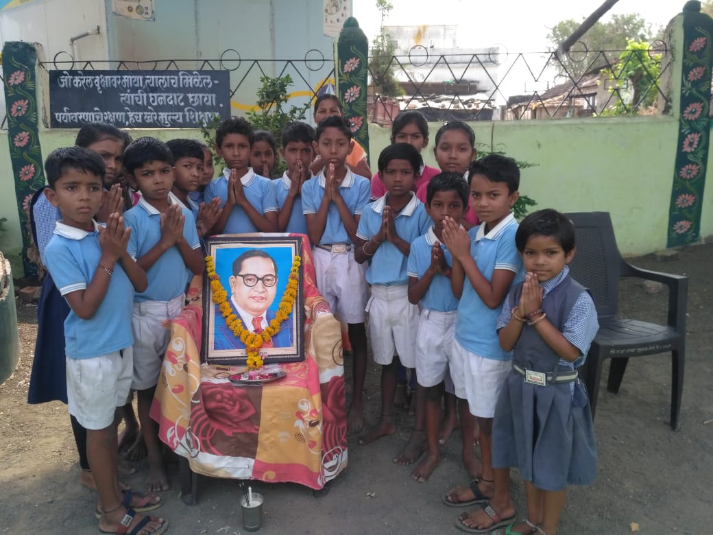 Read more about the article जिल्हा परिषद शाळा बोर्डा येथे डॉ.बाबासाहेब आंबेडकर जयंती उत्साहात साजरी,विद्यार्थ्यांचे महामानवाला अभिवादन