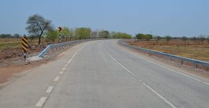 Read more about the article एक एक मीटर लांब खड्डे असणाऱ्या डांबरी रस्त्यापेक्षा सिमेंट रस्ते चांगले : परिवहन मंत्री