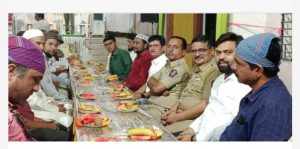 Read more about the article <em>सामाजिक एकोप्यासाठी</em> <em>उमरखेड येथे पोलीसांची इफ्तार</em> <em>पार्टी</em>