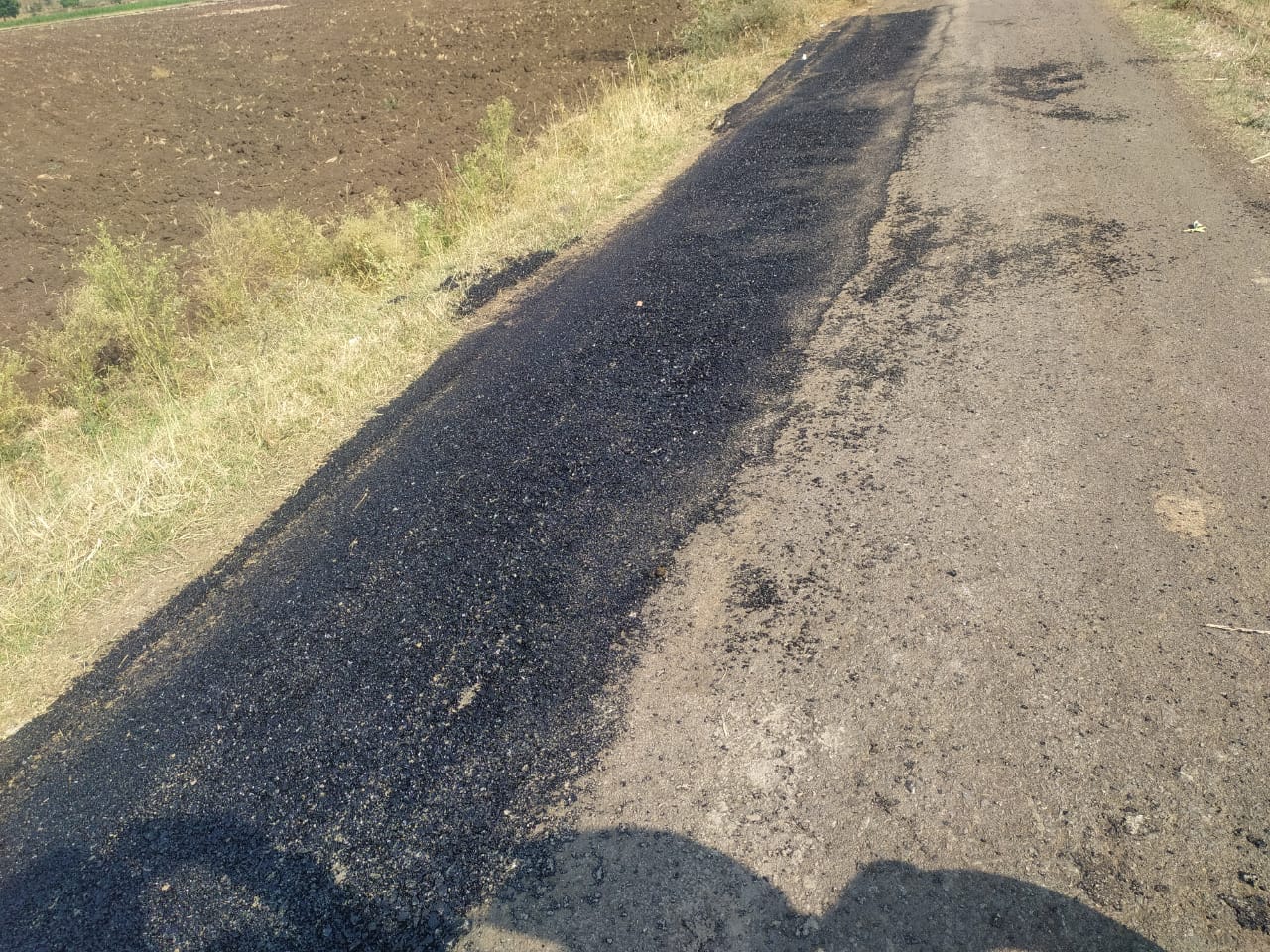 Read more about the article मुख्यमंत्री ग्राम सडक योजना. निंगनूर ते नागेसवाडी झालेल्या रस्त्याचे डागडुगीचे काम बोगस