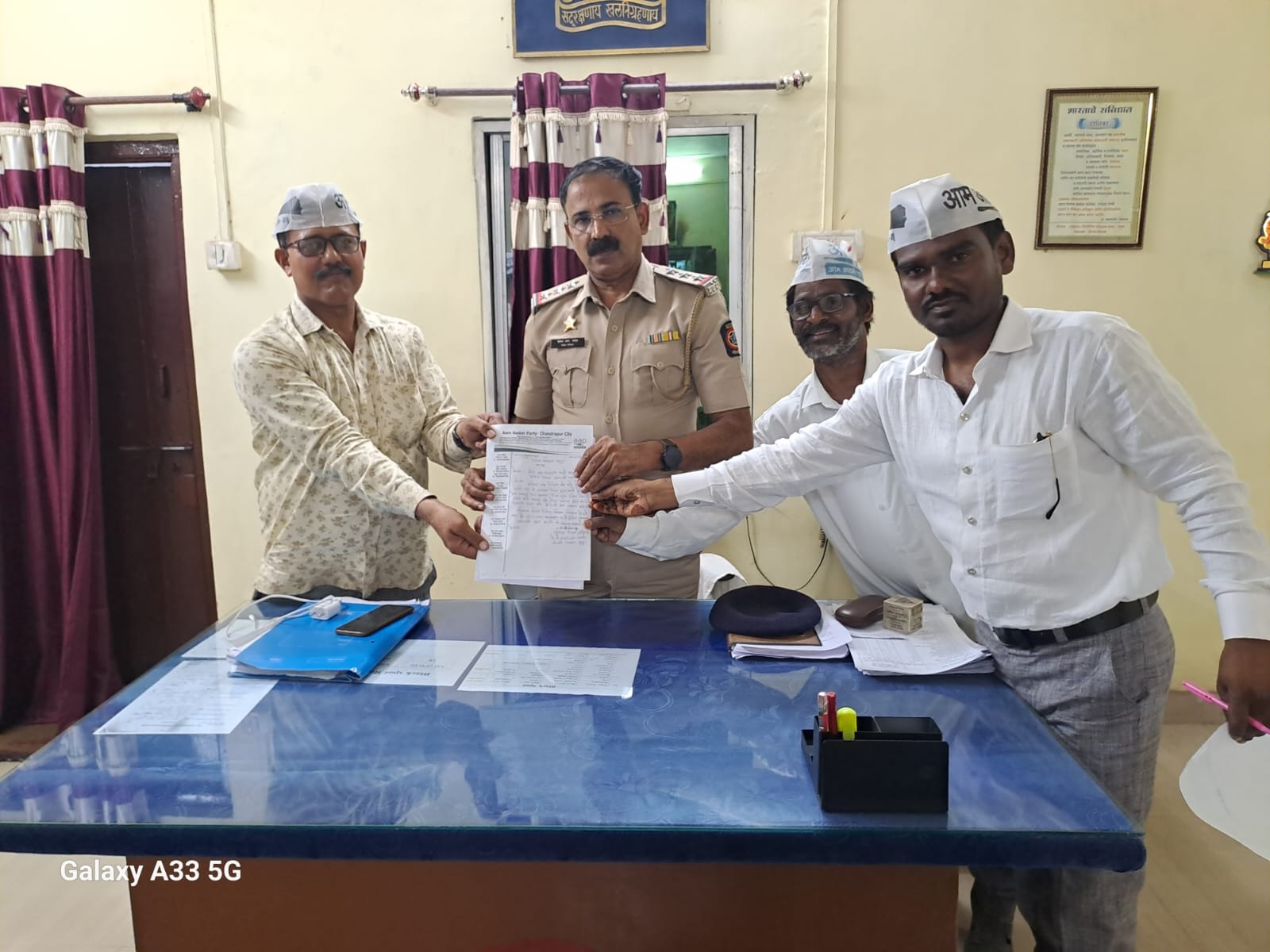 Read more about the article लालपेठ रेल्वे ब्रिज ला ब्लॅक स्पॉट घोषीत करा.- राजु कुड<em>आप चंद्रपुर तर्फे वाहतूक पोलिसांना निवेदन</em>