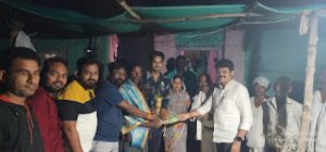 Read more about the article मोलमजुरी करणाऱ्या  आईवडिलांचा मुलगा झाला ऑफिसर,आई वडिलांच्या कष्टाचे चीज झाले