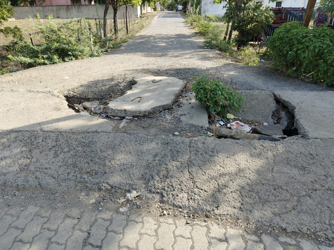 Read more about the article पाच वर्षां पासून पडलेलं भगदाड आज ही जैसे थे ?