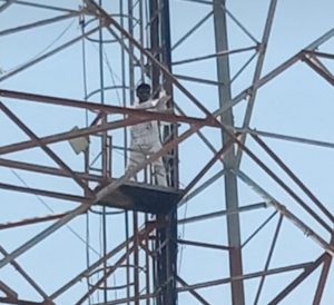 Read more about the article नगरपंचायतच्या  आश्वासनानंतर जॉन्टी उर्फ प्रशांत विणकरे यांच्या आत्मदहन आंदोलनाला तूर्तास स्थगिती