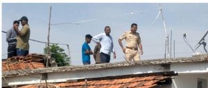 Read more about the article धक्कादायक : चारित्र्यावर संशय घेऊन पतीने केली पत्नीची कुऱ्हाडीने हत्या, दोन मुलीवरही केले कुऱ्हाडीने वार