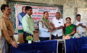 Read more about the article मा. श्री किरण सरनाईक शिक्षक आमदार यांच्या स्थानिक विकास निधी मधून राळेगाव तालुक्यातील शाळांना हरित फलकाचे वितरण