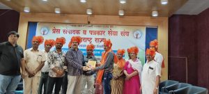 Read more about the article प्रेस संपादक व पत्रकार सेवा संघाने रवी गीते यांना उत्कृष्ट सेवा दिल्याबद्दल पुरस्कार देऊन केले सन्मानित