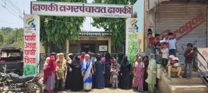 Read more about the article ढाणकीत पाण्यासाठी महिलांचा आक्रोश,नगरपंचायत प्रशासनाची झोप उघडेल  का?
