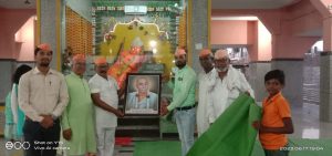 Read more about the article शेर अली लालाणी यांच्या तर्फे गुरुदेव सेवा मंडळ  रावेरी, पिंपळखुटी येथे मॅटिंग दिली भेट