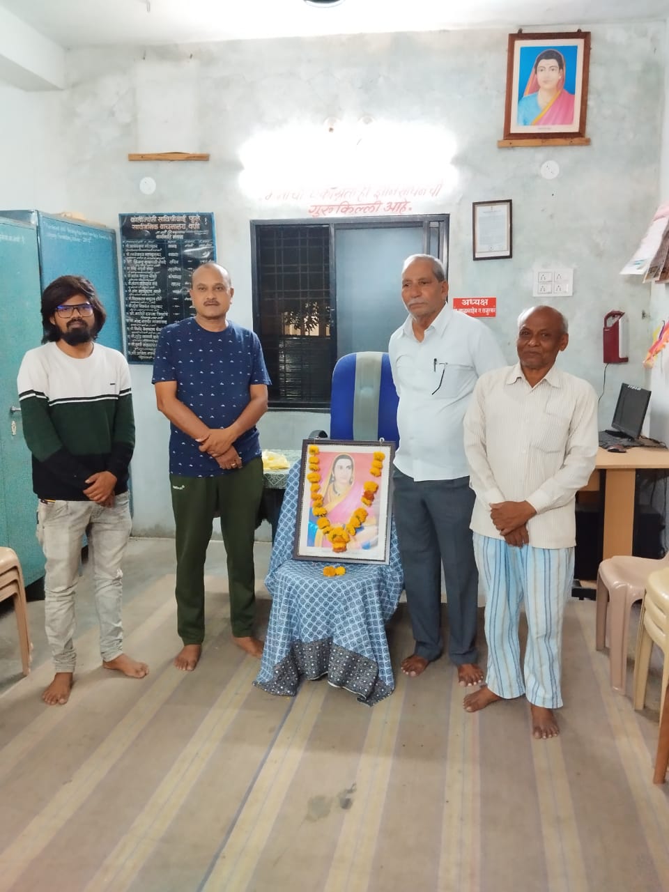 Read more about the article <em>सावित्रीबाई फुले वाचनालयात राजमाता जिजाऊ माँसाहेब यांना स्मृतीदिनी अभिवादन</em>