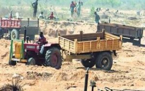 Read more about the article <em>अर्थपूर्ण व्यवहारामुळे प्रशासनाचे दुर्लक्ष ; नियमांची माती करून केली जाते रेती तस्करी</em><br>( राळेगाव चे नवनियुक्त तहसीलदार याकडे लक्ष देतील काय??)