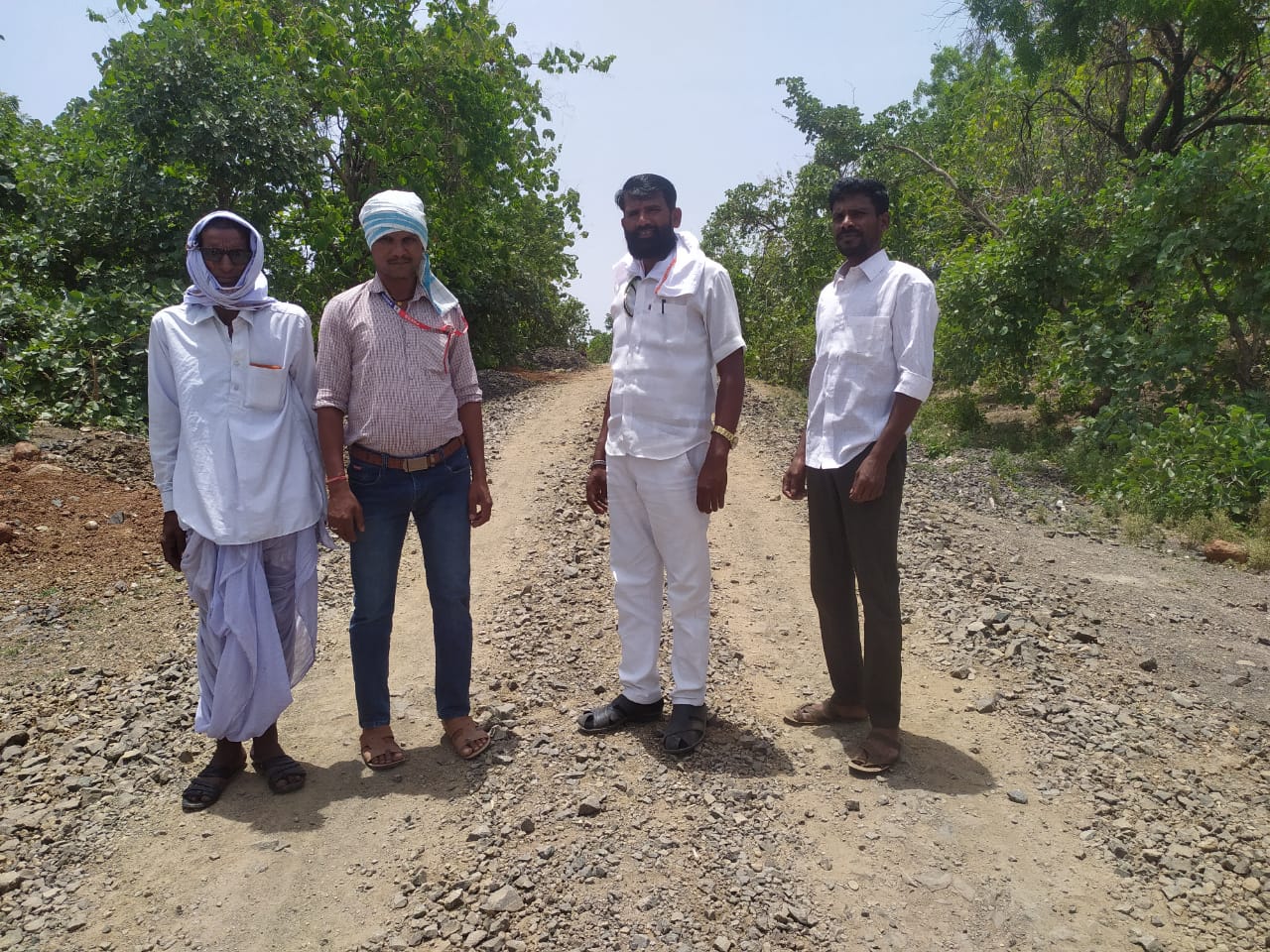 Read more about the article निंगनूर ते दगडथर रस्त्याचे काम बोगस शासनाचे दुर्लक्ष?