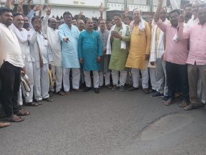 Read more about the article काट्याच्या लढतीत सत्यशोधक शेतकरी पॅनलचा दणदणीत विजय