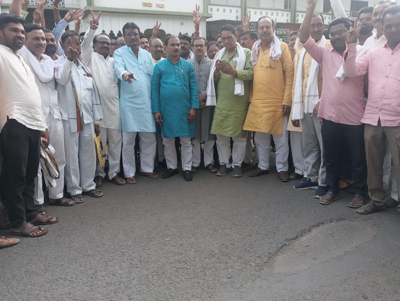 Read more about the article काट्याच्या लढतीत सत्यशोधक शेतकरी पॅनलचा दणदणीत विजय