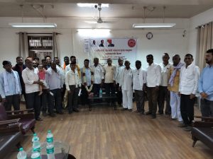 Read more about the article शेतकऱ्यांनी आपल्या न्याय , हक्क , अधिकारासाठी संघटित व्हावं , स्वाभिमानी शेतकरी संघटनेची कार्यकारणी बैठक संपन्न: शेतकरी नेते मनीष भाऊ जाधव