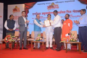 Read more about the article जिल्ह्यातून राळेगाव आगार टॉप , राळेगाव आगारच्या उत्कृष्ट कामगिरीबद्दल मुख्यमंत्र्यांच्या हस्ते अधिकारी व कर्मचारी यांचा सत्कार