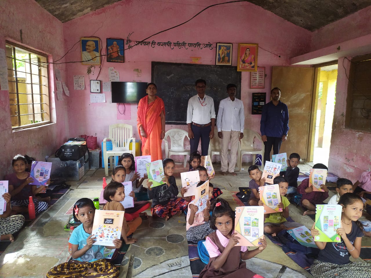 Read more about the article जि. प. प्राथमिक शाळा नागेशवाडी येथे विद्यार्थ्यांना मोफत पुस्तके वाटप