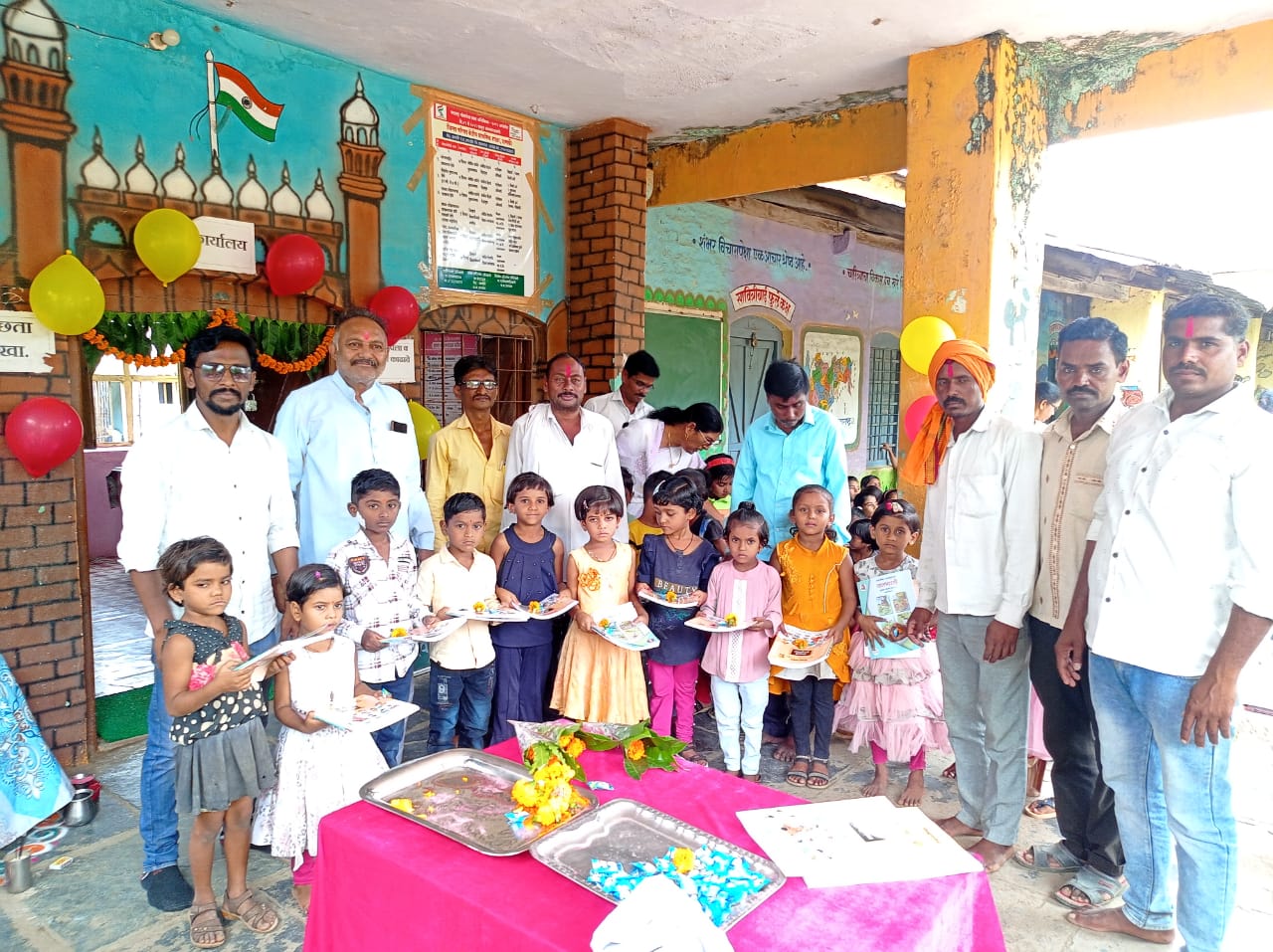 Read more about the article <em>जिल्हा परिषद केंद्रीय प्राथमिक शाळेत प्रवेश सोहळा व मोफत पुस्तकांचे वाटप</em>