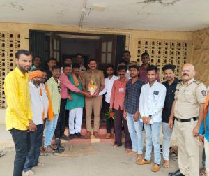 Read more about the article महागाव पोलीस स्टेशन येथे. नवनियुक्ती डी. वाय. एस. पी. विनायक कोंते साहेब यांचे हेल्प फाऊंडेशच्या वतीने स्वागत