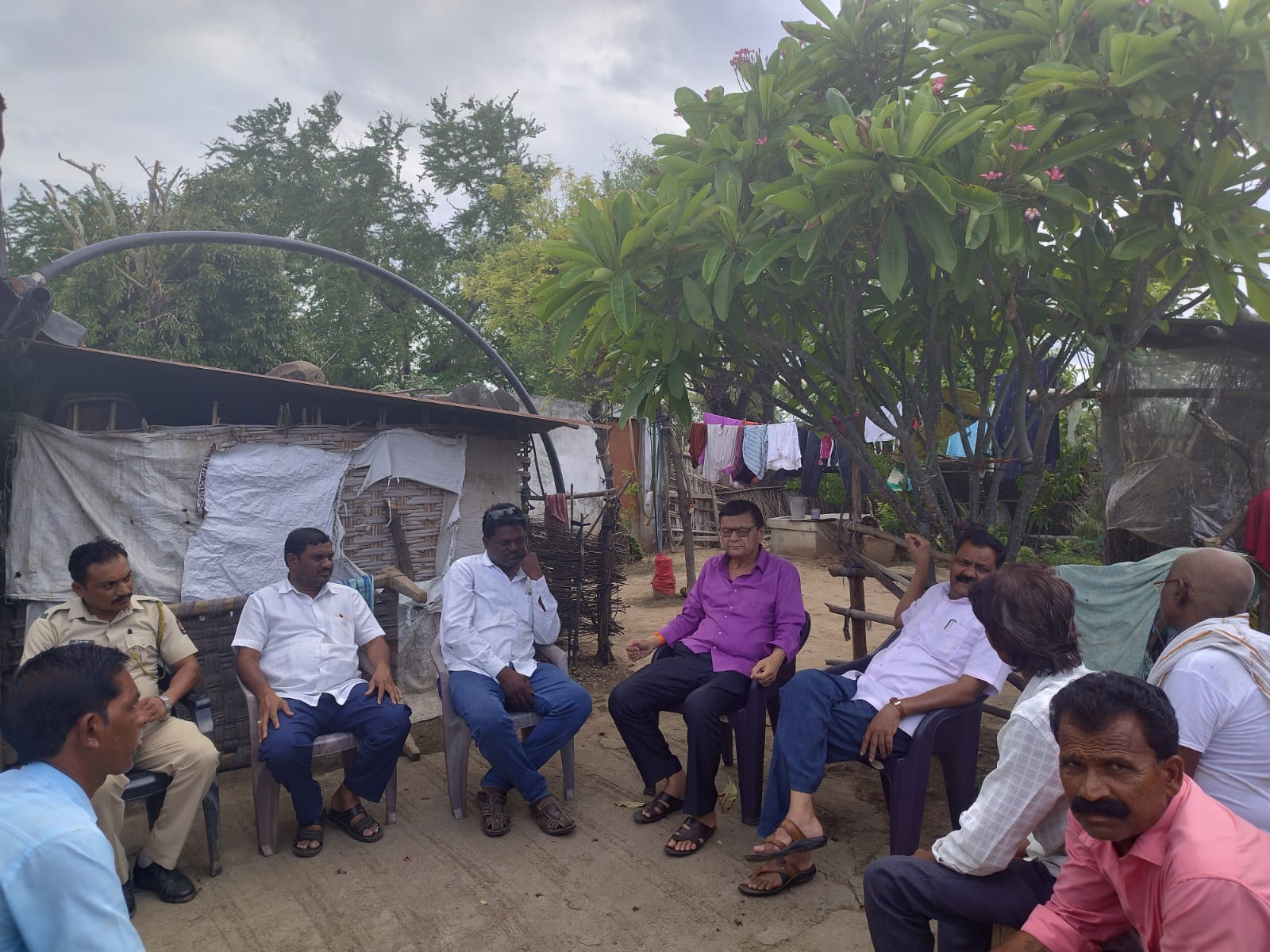 Read more about the article आमदार उईकेंनी घेतली मृतक कुटुंबीयांची भेट